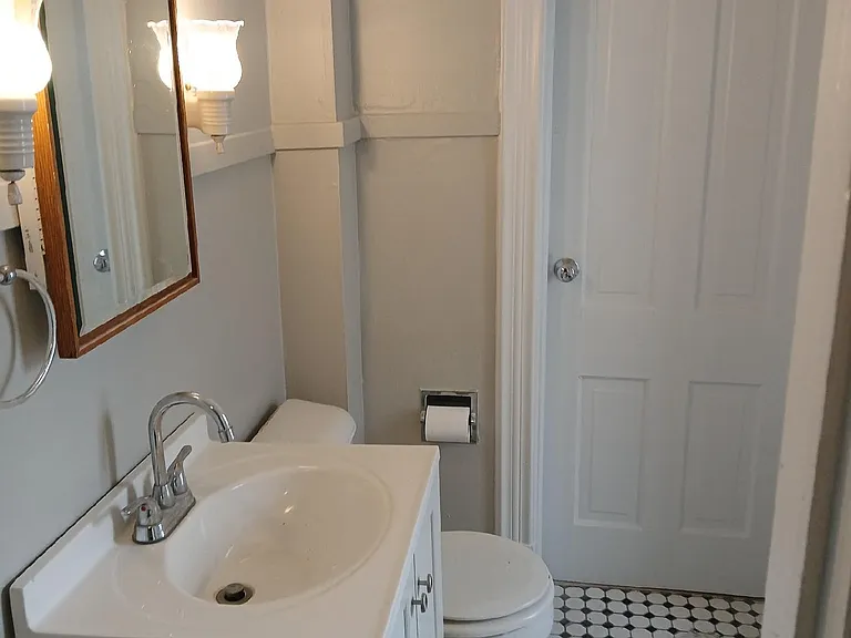 208 W Pleasant St — Photo 6