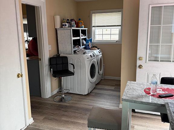 4th image of 2062 Allene Ave