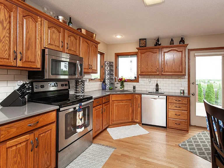 14743 Summit Dr — Photo 3