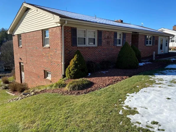 410 Colonial Ave, Independence, VA 24348