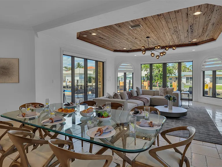 1011 Rhodes Villa Ave — Photo 13