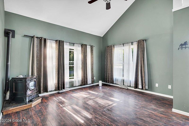 3rd image of 37 Clove Road