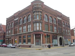 109 S Cherry St, Galesburg, IL 61401