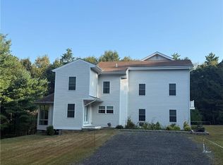 52 Tug Hollow Rd, Richmond, RI 02892