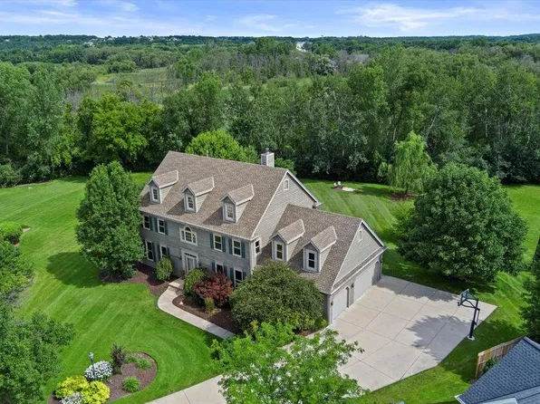 418 Deer Chase COURT, Pewaukee, WI 53072