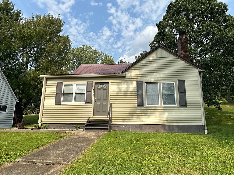 Front of house facing Bybee Rd