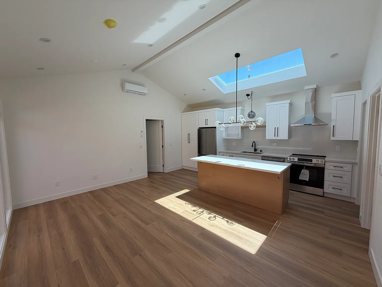 2 bed, 800 sqft, $4,800 — Photo 4