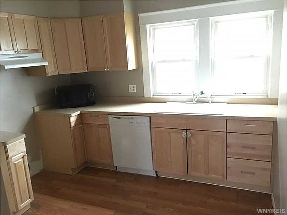 3rd image of 1102 Hyde Park Blvd