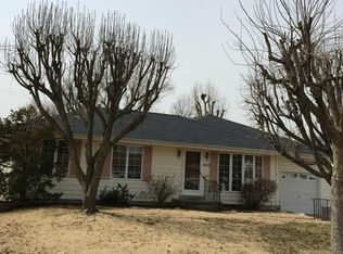240 Monterey Dr, Florissant, MO 63031