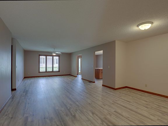 4th image of 2906 Bluff Ridge Dr