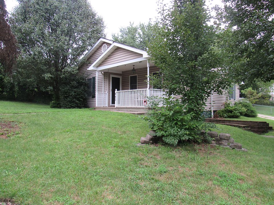 1st image of 440 Cloverdale Ave