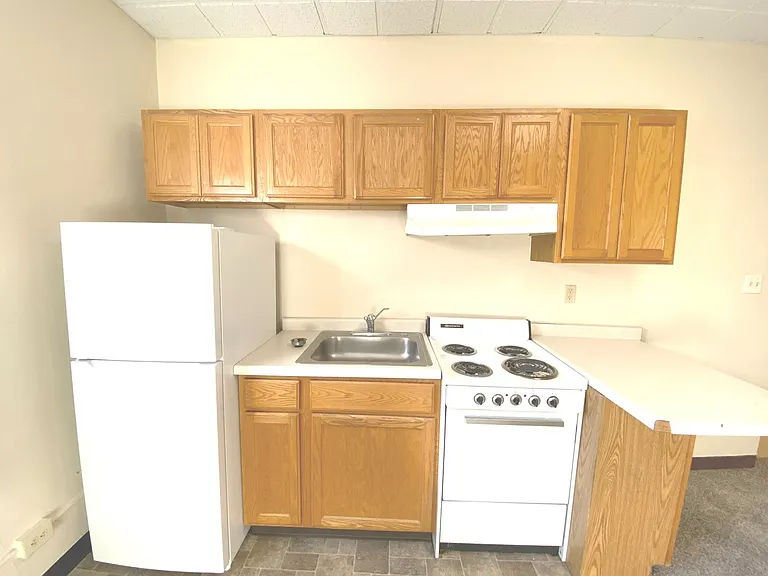 Cass Street Apartments — Photo 3