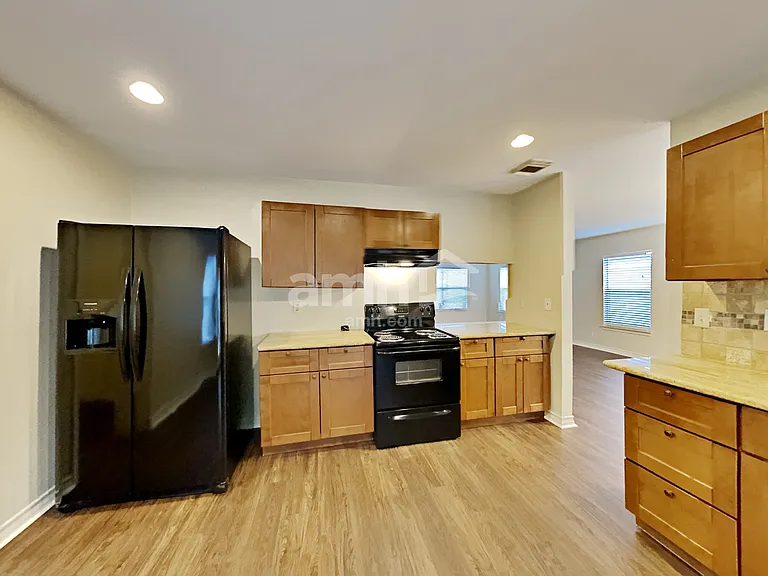 8010 Manderly Pl — Photo 4