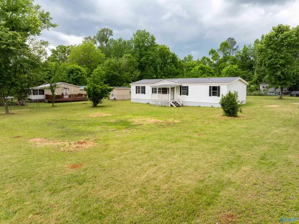 11 Whitaker Dr, Grant, AL 35747