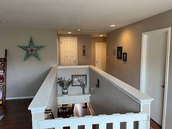 5th image of 922 Saxonhill Dr