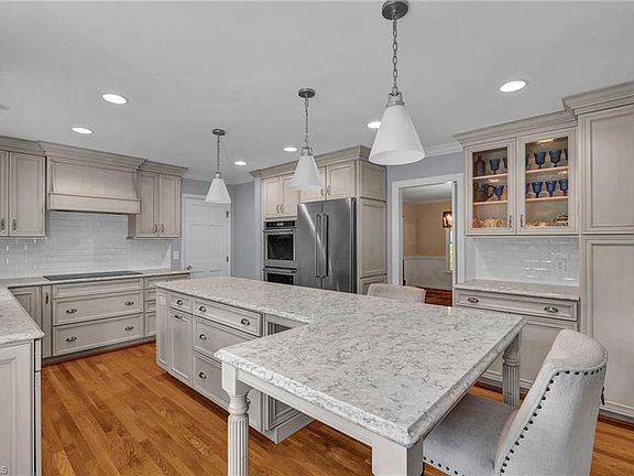 5th image of 3020 Redford Dr