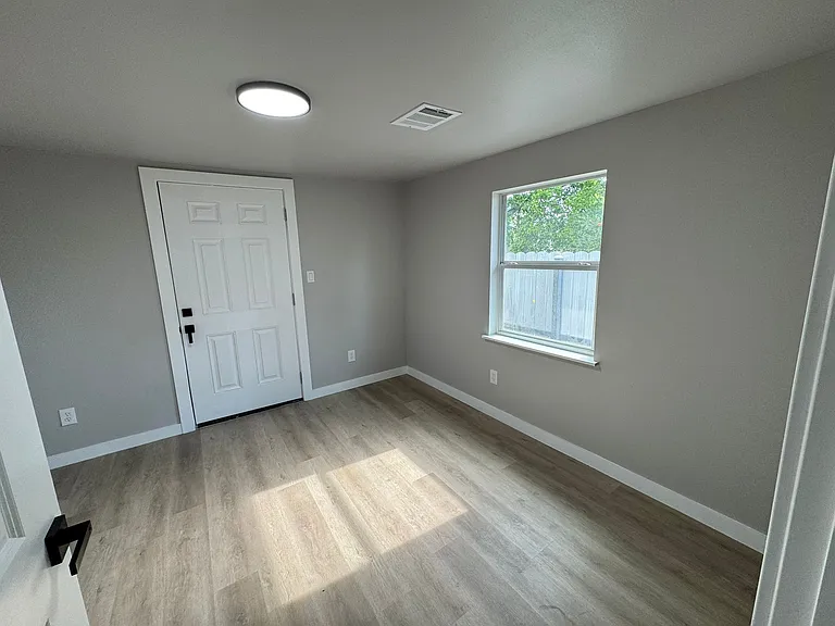 3919 Elysian St #4 — Photo 9