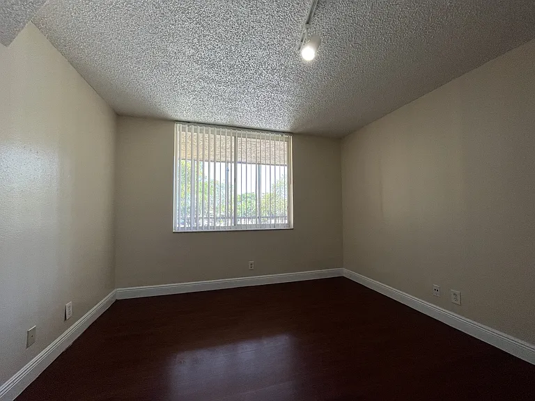 4015 W McNab Rd #1-D212 — Photo 4