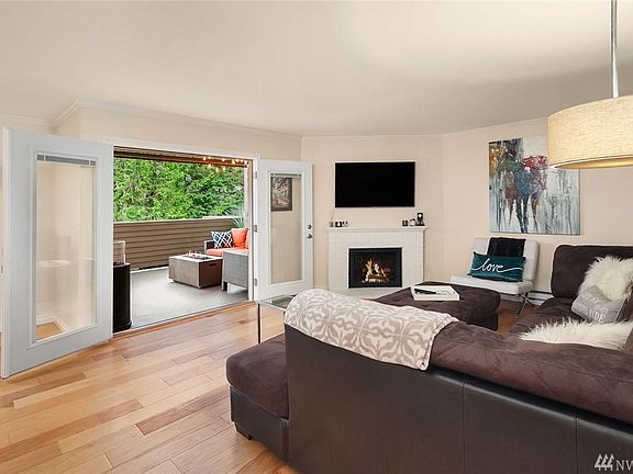 4th image of 10423 NE 32nd Pl APT E105