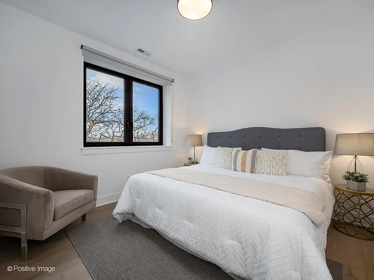 4713 N Clark St #401 — Photo 10