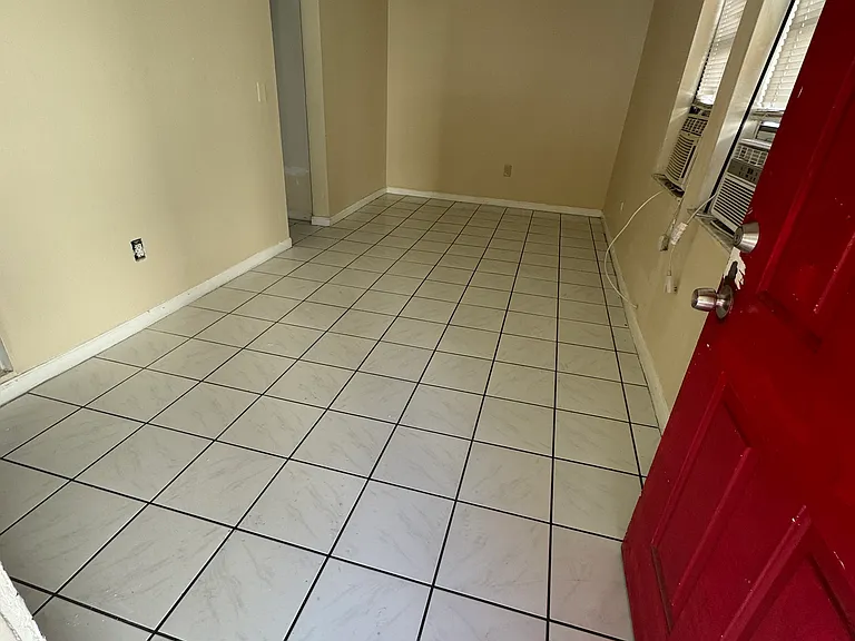 975 SW 2nd St #1 — Photo 8