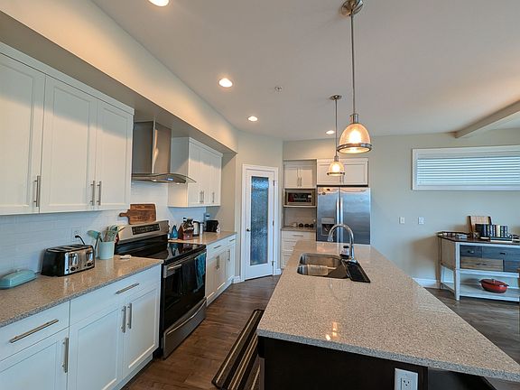 5th image of 46986 Russell Rd #A
