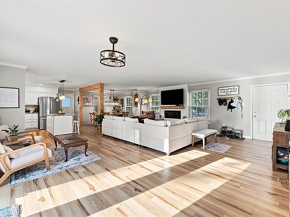 3rd image of 1610 Colonial Ave