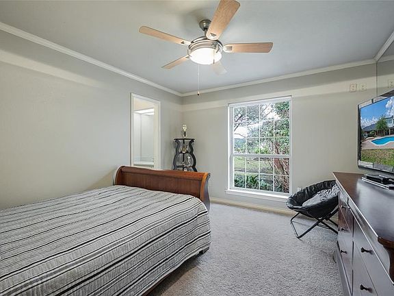 2nd image of 2304 Crown Knoll Ln