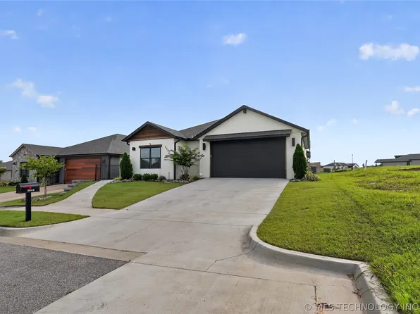 2042 E 130th St S, Jenks, OK 74037