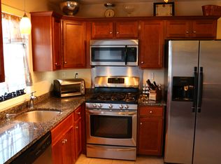 17 Merrimac Way UNIT B, Tyngsboro, MA 01879