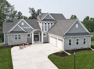 N66W21471 Sagebrush Dr, Menomonee Falls, WI 53051