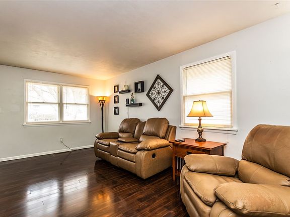5th image of 200 N Waverly Ave