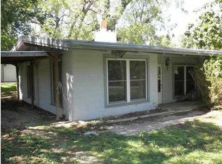 809 N Broad St, Winfield, KS 67156