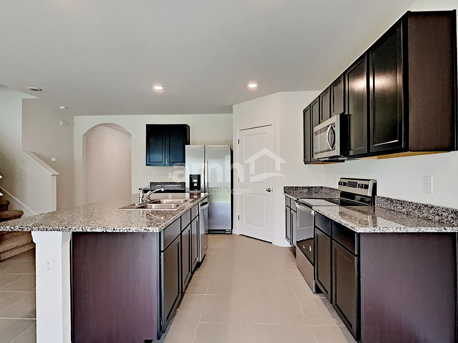 5 bed, 3.0 bath, 2601 sqft, $3,075 — Photo 3
