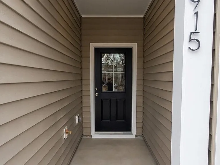 6915 Doddridge Ln — Photo 2