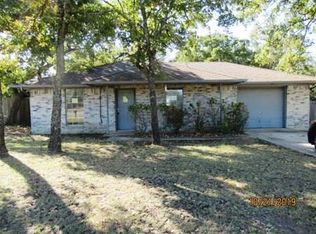 912 Sandy Beach Rd, Azle, TX 76020