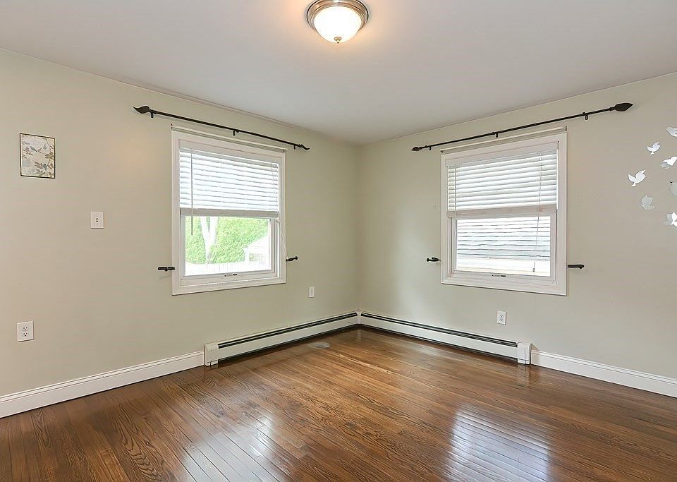 2nd image of 9 Chestnut Rd