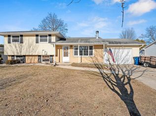 1128 Valley View Rd, Green Bay, WI 54304