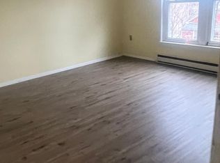 166 Beacon St, Worcester, MA 01610