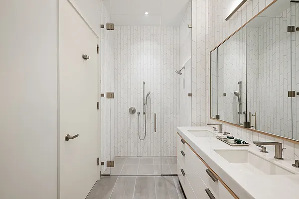 Bathroom, photo 1