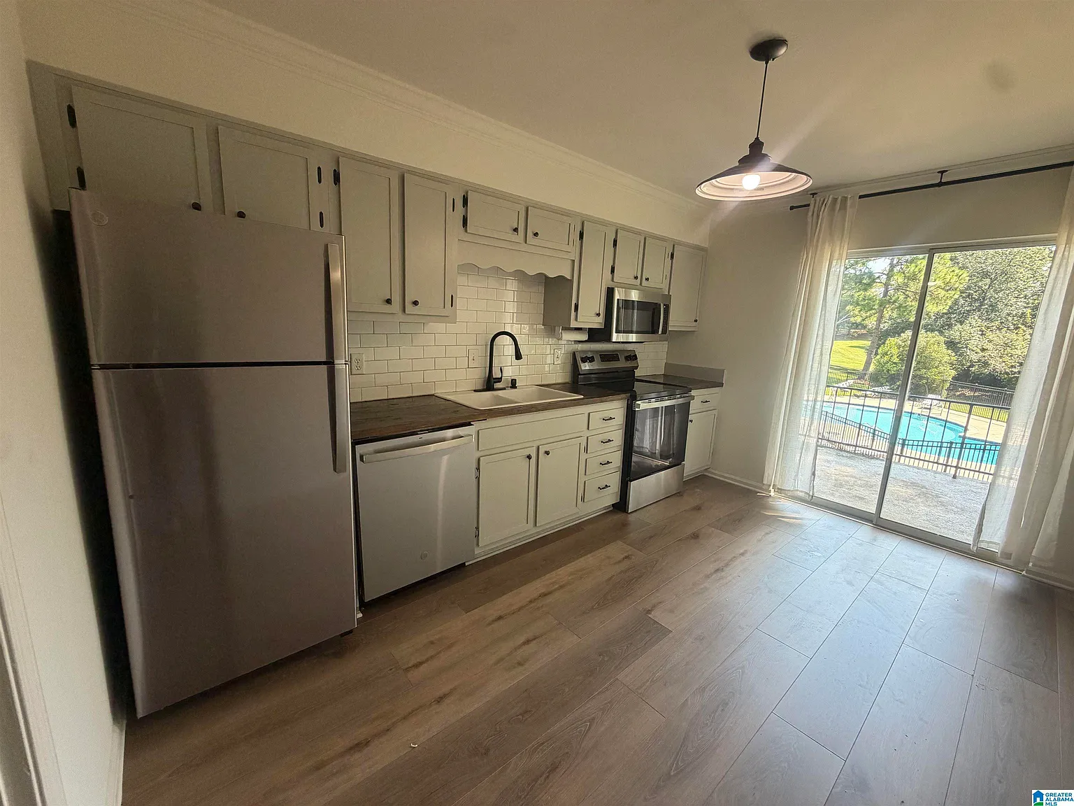 1 bed, 1.0 bath, $1,200 — Photo 3
