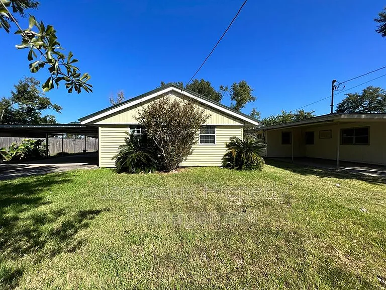 1505 Meadow Dr — Photo 1