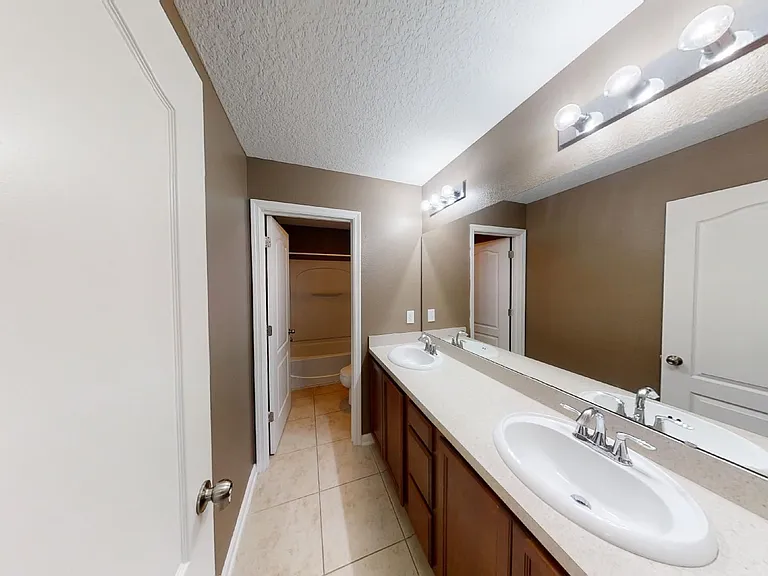 15695 Lexington Park Blvd — Photo 44