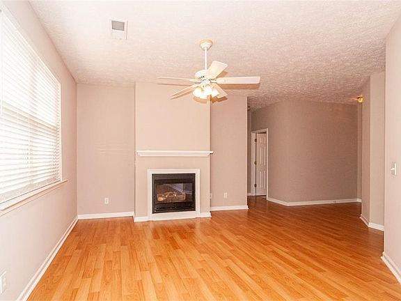 4th image of 135 W Oaks Pl