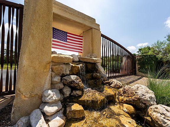 3rd image of 1016 Monteola LOT 2