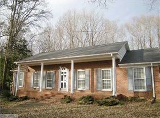 4415 Indian Wells Dr, Greensboro, NC 27406