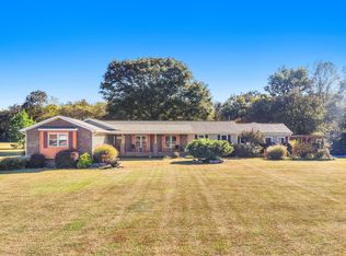 694 Meadow Dr, Chickamauga, GA 30707