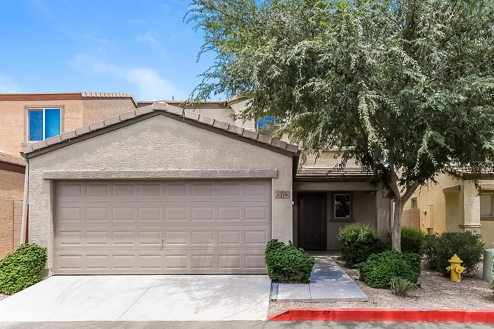 3 bed, 2.5 bath, 1560 sqft, $2,175 — Photo 1