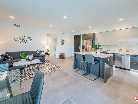 4th image of 214 S Westmoreland Ave #2