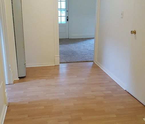 3rd image of 532 1/2 S 1st Ave